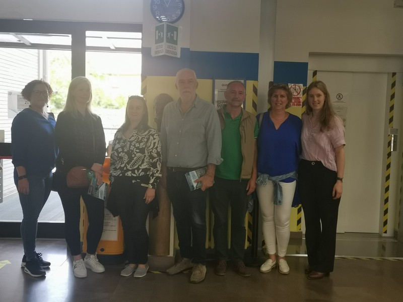 A Galilei szobor előtt a látogatás zárásaként