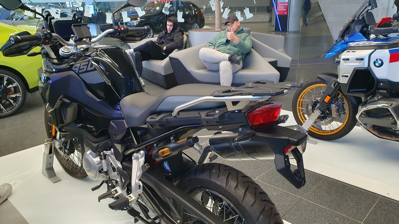 BMW motorok között