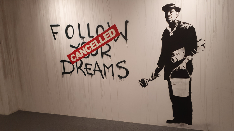 Banksy Follow Your Dreams (Cancelled) című utcai műalkotása
