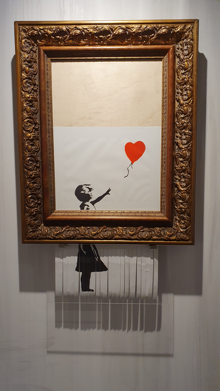 Banksy Love is in the Bin - A szerelem a kukában van - című alkotása