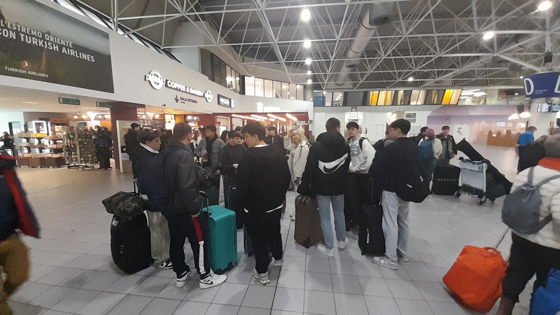 Útban hazafelé, várakozás a torinói reptéren