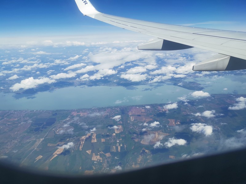 Útban hazafelé, a Balaton felett