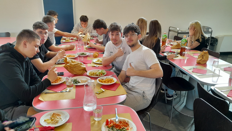 A közös ebéd, a munkába indulás előtt, illetve után