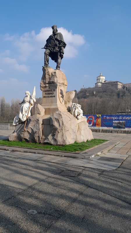 Garibaldi szobra a Pó folyó melletti sétatéren